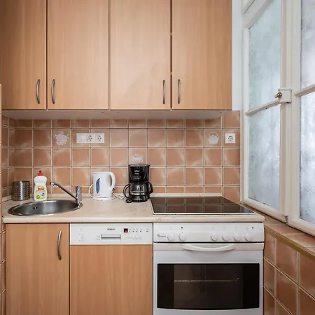 Apartment Megszunt - Erzsebet Krt 37 *
